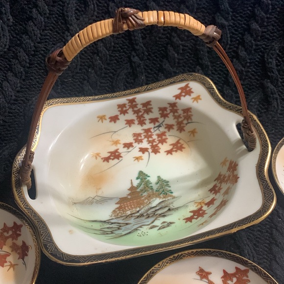 Vintage Japanese Geisha bowl set wicker handle w/ 6 sauce bowls - Picture 3 of 9